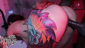 Bubble booty Latina Santana Red gets dicked down hard in the shower before checking out of Airbnb