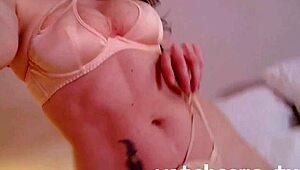Cleopatra Sinns on Webcam, Naked, Giving Blowjob with Natural Tits