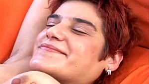 Kövér érett nagyi keményen baszik erotikus hardcore-ban