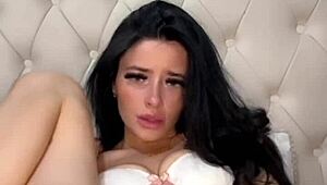 American Exchange Student Explores Solo Webcam Play