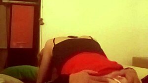 Milf Encuentro A Mi Suegra Sola En La Habitación Y Me Propone Que La Folle Antes Que Llene Mi Novia Y Nos Pille