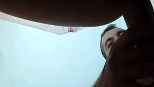 me pilla en el baño y me folla con blowjob y cum