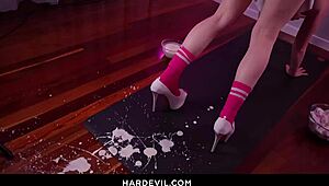 im a blonde bubble butt doin anal yoga in fishnets, usin toys for creamy messy fun