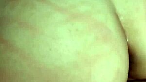 Ει, δες αυτή την putita να παίρνει χτυπήματα ενώ μαστουρβάρει 😏