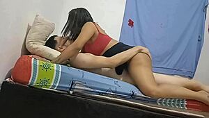 nevlastný bratranec sa vráti z New Yorku a šukáme, kým nevlastný brat pozerá rozprávky vedľa