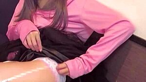 【個撮】crossdressing ladyboy masturbates while streaming with drain net on crotch