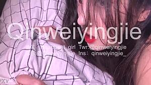 Asian model chats with fans 😊