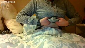 Amateur Babe Flashes Her Big Boobs And Tits