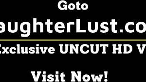 Belle-pères flics, comment punissez-vous ces belles-filles effrontées avec vos bites ?