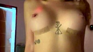 Gozando dentro do cu rosinha da minha vizinha ela ficou com a bucetinha babando - pov