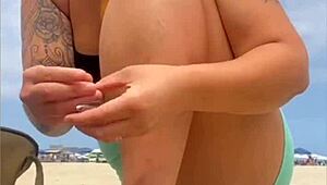 Genç adam arkadaşı katılmaya davet ediyor