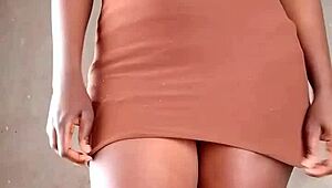 thick ass african babe catches your eye