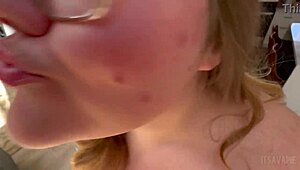 Mamin syn dostaje creampie podczas powrotnego rżnięcia z dojrzałą MILF