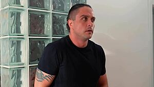 caught stepmom masturbating, then fucked her wet pussy 😈