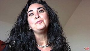 Toda Una Señora En La Calle ¡Una Guarra En La Cama!