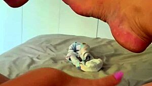 Esposa Safada Acordou com Tesão e Se Masturbou Antes do Trabalho