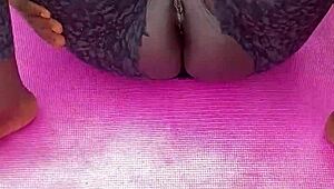 ebony milf spreads pussy during morning workout