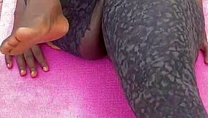 ebony milf spreads pussy during morning workout