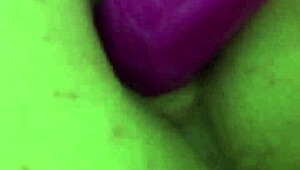 i'm playing with the anal dildo, it's creamy and feel great.