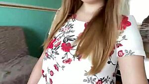 Cutie fingering her pussy and squirting juices everywhere 😘