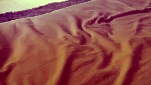 Vaimo heräsi kiimassa ja runkkas pillua ennen töitä