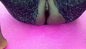 ebony milf spreads pussy during morning workout