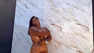 Wife Receives Creampie Then Naked Backyard Bath for Neighbors