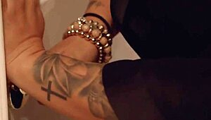 hey, aaliyah hadid has got some big boobs! 😍