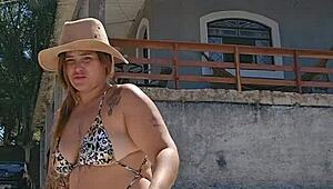 montando uma tenda na ch�cara usando um body socado no rabo