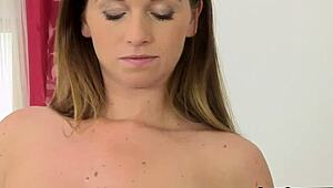 i'm using a speculum on my gorgeous european pussy, feelin so wet and horny~