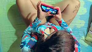 Brunette gamer gives pussy to boyfriend online