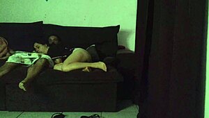 Madrasta Divide Sofa Com Enteado 😏