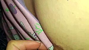 la mujer de mi tío me mando esto mientras yo estaba en el cuarto de al lado?