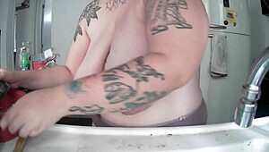 doing the dishes with my boobies out