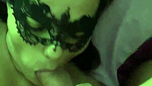 Natasha, usas mal ese vibrador... ¡es para follar, no solo provocar!