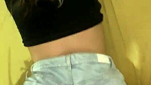 Amateur Girl With Big Ass Fucked Without Removing Shorts!