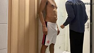 흥분 폭발해 패시브 옷 찢고 팬티차림 도망