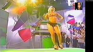 i watch lady lu doin her super positve striptease, rippin her clothes off on brazilian tv
