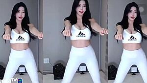 Eh Tengok Aksi Hisap Batang Ni