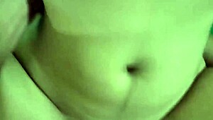 Pinay-Studentin fickt Freund im Stehen