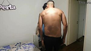 lo vi en un bar sentado y me lo traje a casa para darle flor de cojida