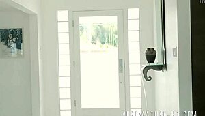 Milf asiática tetitas pequeñas follada a saco duro