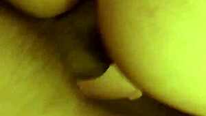 Latina creampie in hotelkamer