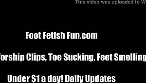 worship my feet and suck my little toes 😍👣