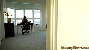 Busty Mature Stepmom Queening Lesbian Beauty With Face Sitting