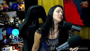 Bi Mejia Exposes Breasts for Ruan to Squeeze, Gets Wet and Moaning in Shack