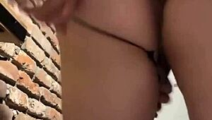 Teen Masturbates Extremly in Public Gym