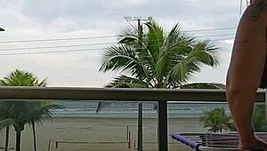 Mostrando os fundos na sacada 😜