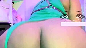 Street fighter cosplay Cammy riding a veiny character.