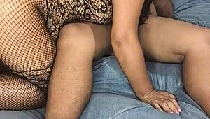 Follandome a mi empleada que venia con una lenceria nueva